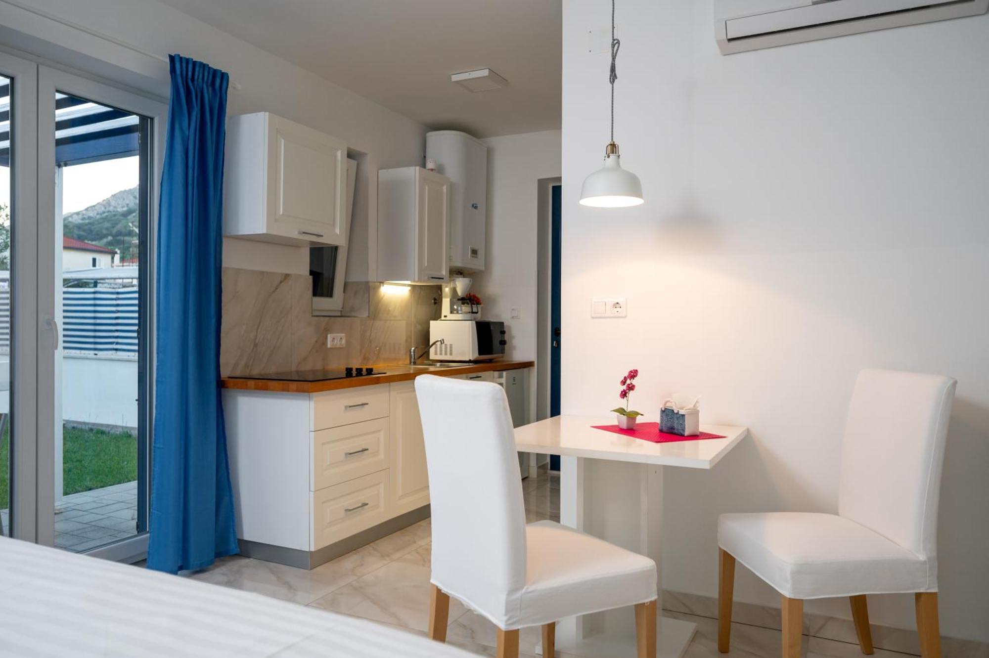 Adorami Apartments บัชกา ห้อง รูปภาพ