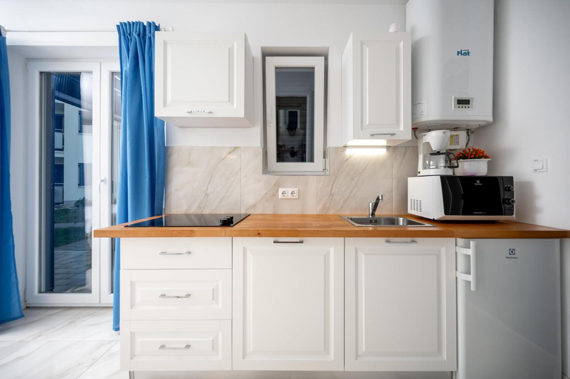 Adorami Apartments บัชกา ภายนอก รูปภาพ